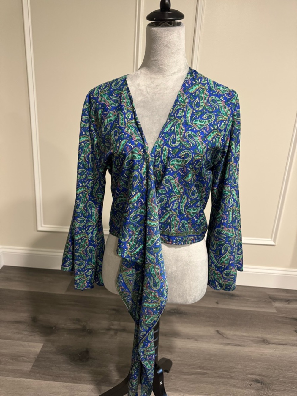 V-Neck Paisley Tie-Front Women's Top - Blue & Green